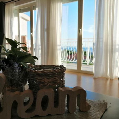 Apartment Near The Sea-Self Check-In Подстрана Екстер'єр фото