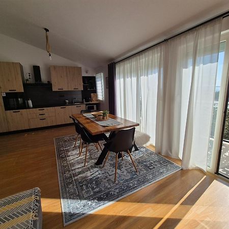 Apartment Near The Sea-Self Check-In Подстрана Екстер'єр фото