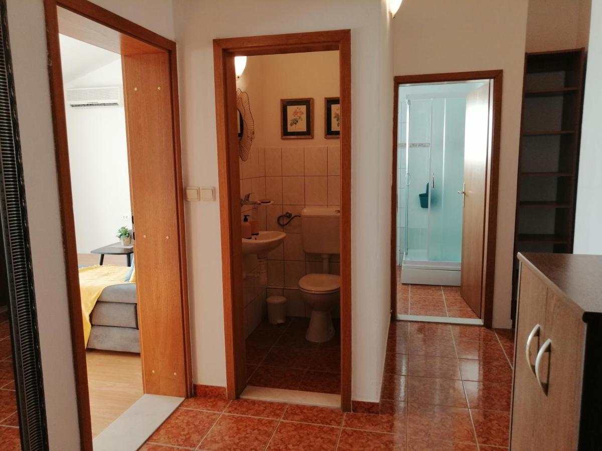 Apartment Near The Sea-Self Check-In Подстрана Екстер'єр фото