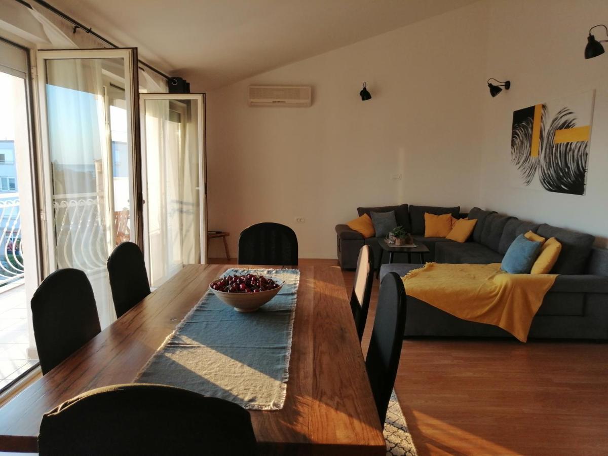 Apartment Near The Sea-Self Check-In Подстрана Екстер'єр фото
