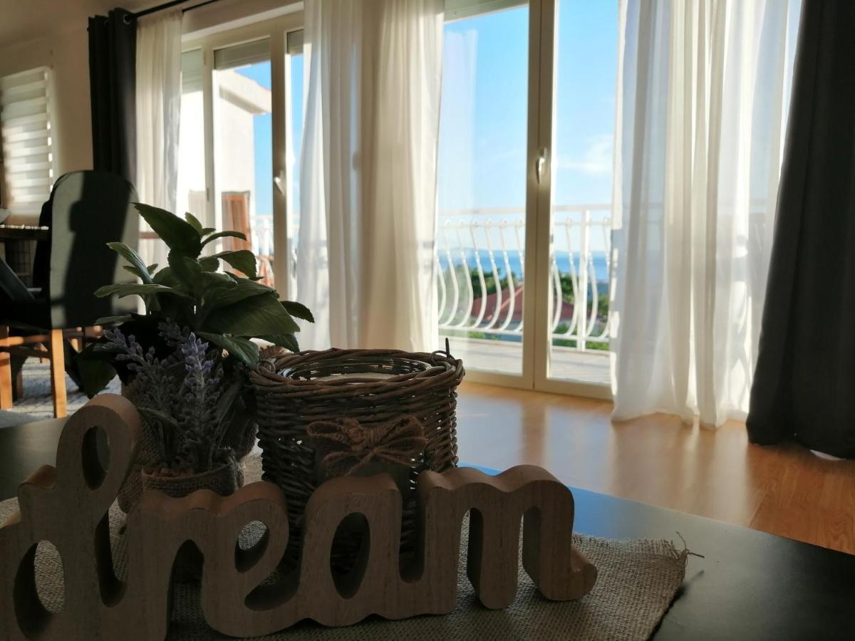 Apartment Near The Sea-Self Check-In Подстрана Екстер'єр фото