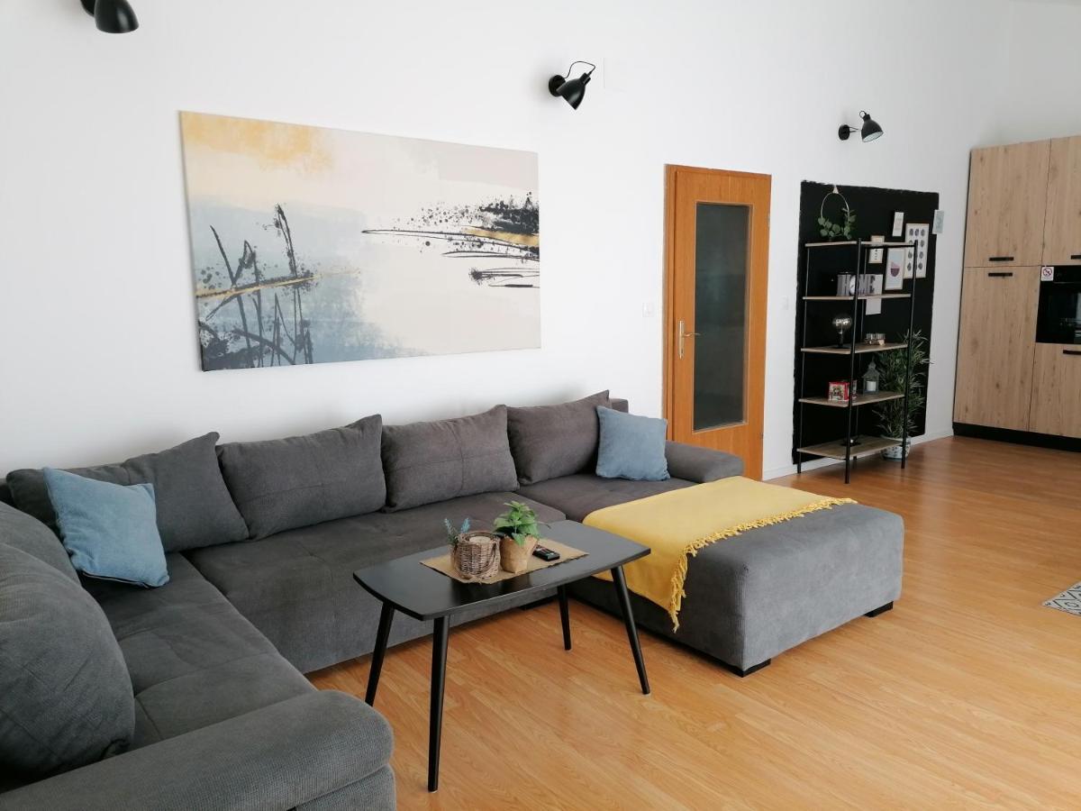 Apartment Near The Sea-Self Check-In Подстрана Екстер'єр фото
