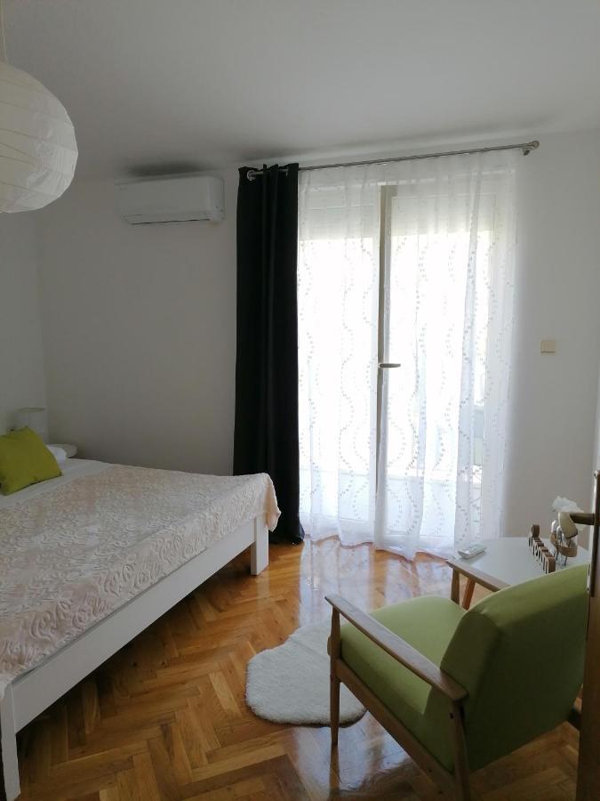 Apartment Near The Sea-Self Check-In Подстрана Екстер'єр фото