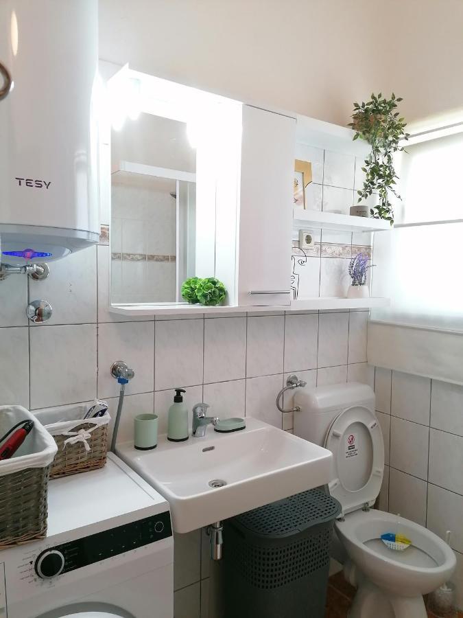 Apartment Near The Sea-Self Check-In Подстрана Екстер'єр фото
