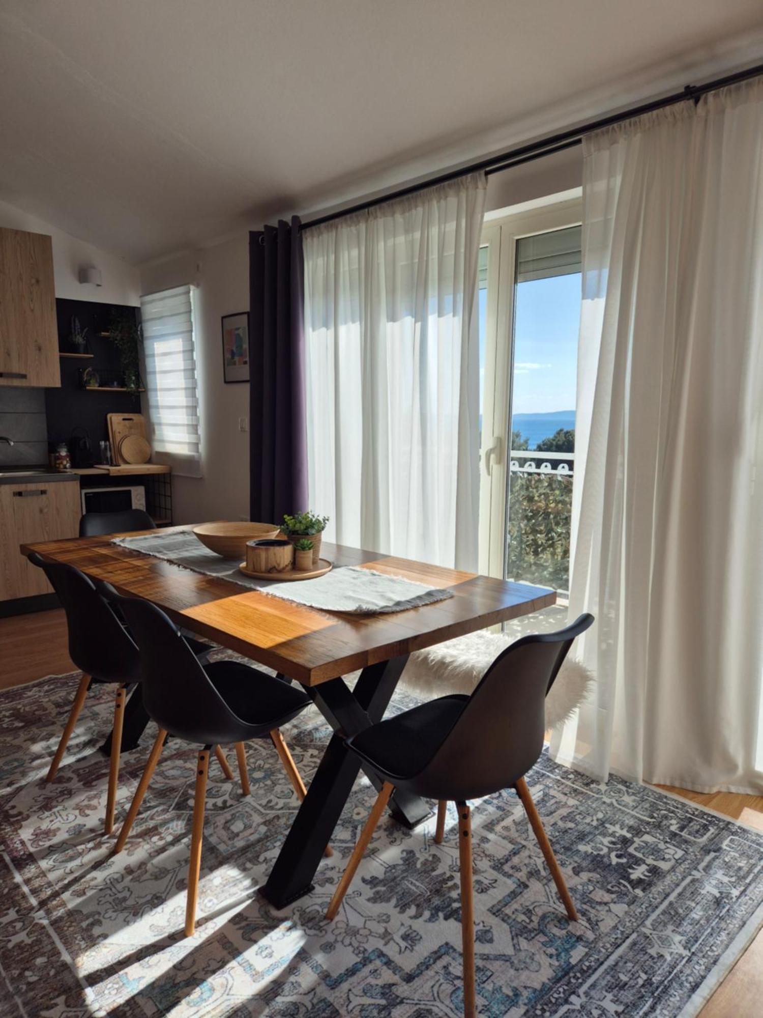 Apartment Near The Sea-Self Check-In Подстрана Екстер'єр фото
