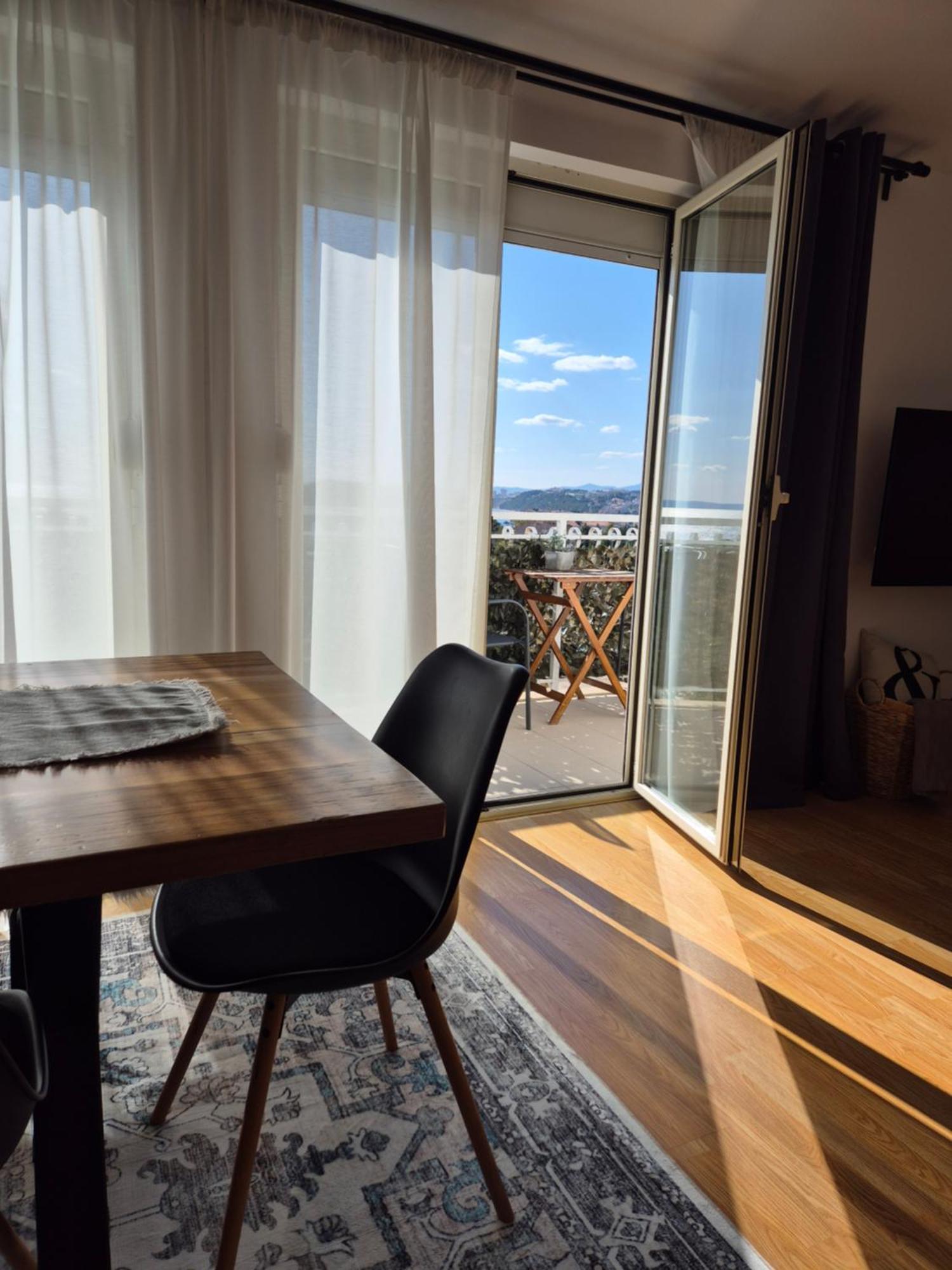 Apartment Near The Sea-Self Check-In Подстрана Екстер'єр фото
